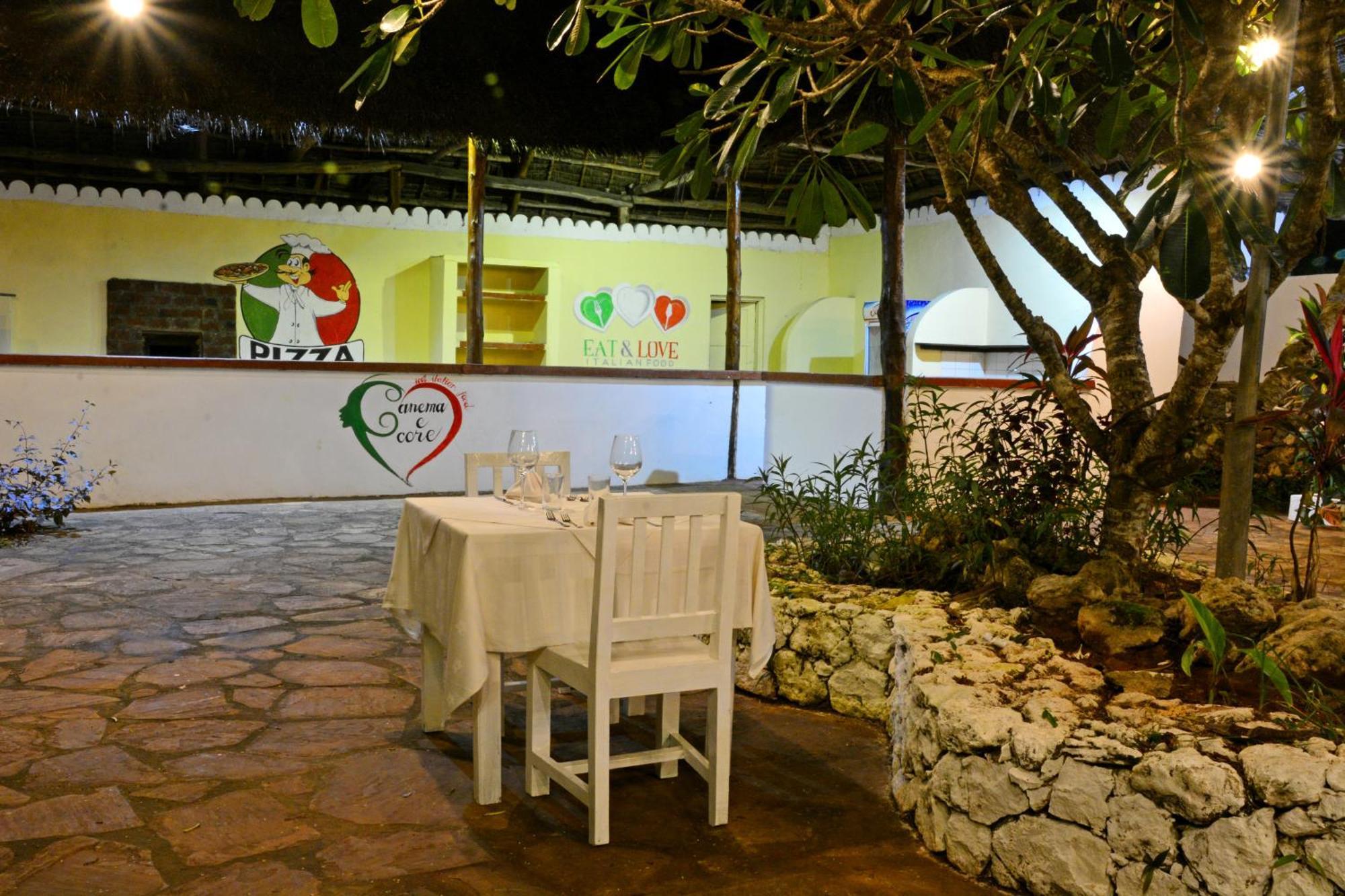 Voi Kiwengwa Resort Esterno foto